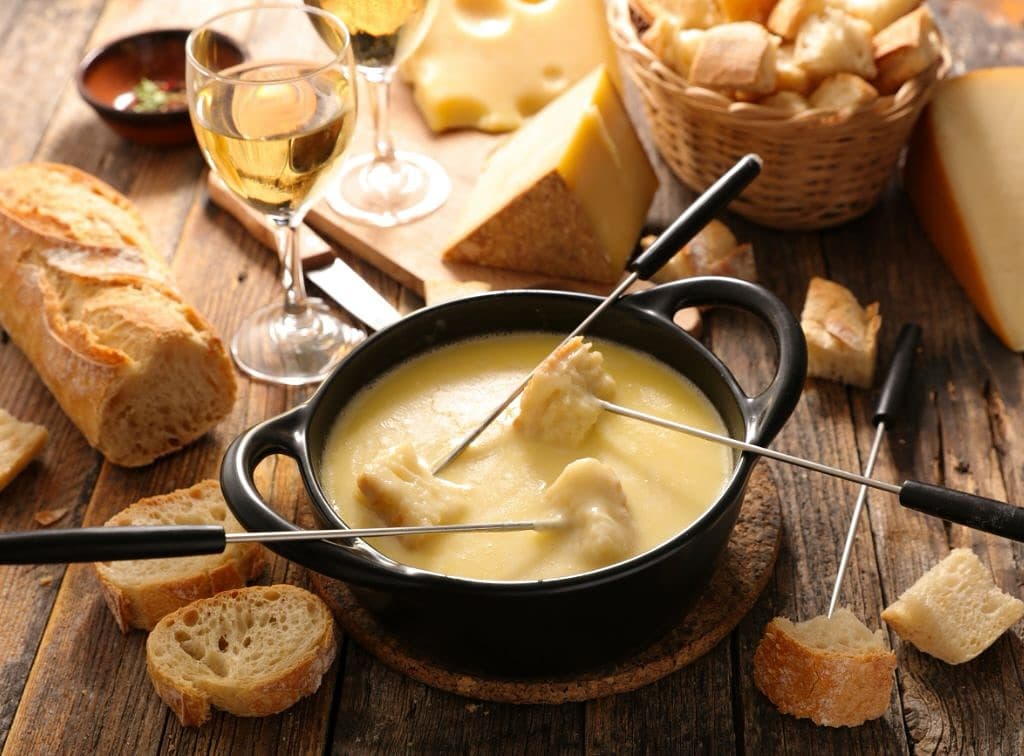 Aprenda a fazer em casa o melhor fondue do Brasil