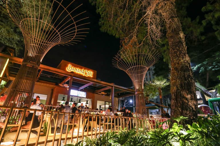 Em grande estilo, Banana Café abre as portas no Cambuí