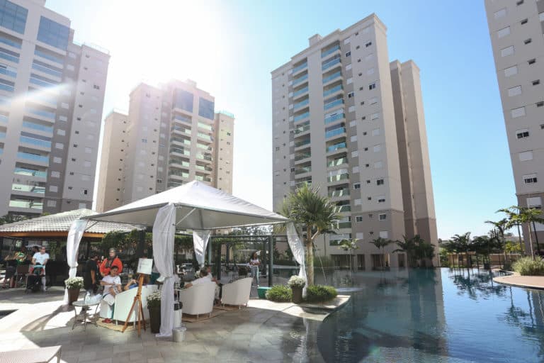 Acqua Galleria Condomínio Resort comemora um ano de inauguração junto à Cia Athletica. Confira: