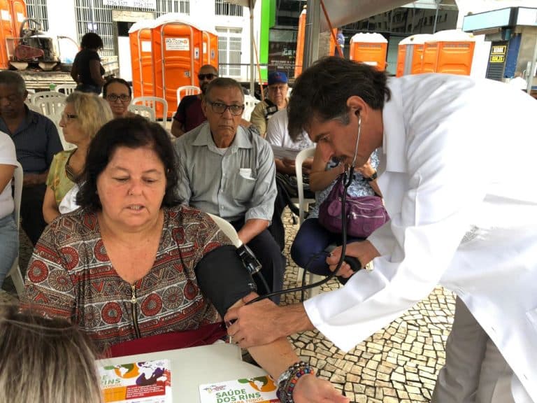 Campanha Mundial de Prevenção à Doença Renal Crônica atinge mil pessoas e faz 655 consultas no Largo do Rosário