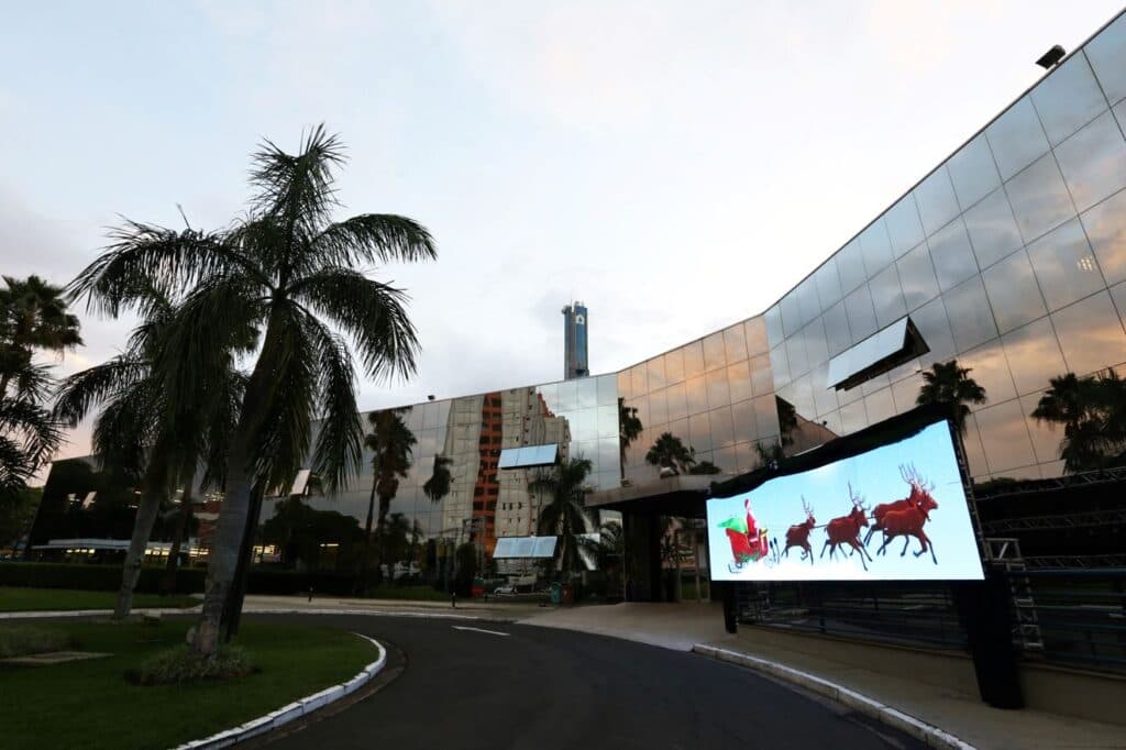 Campinas tem a primeira árvore de Natal digital instalada na Sanasa