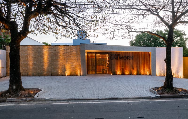 Sede de pool empresarial do ramo de construção civil é destaque em publicação anual que é referência em arquitetura nacional