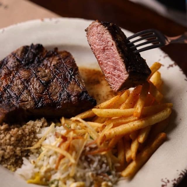 Carnes nobres são destaque no OTRO Bar & Parrilla