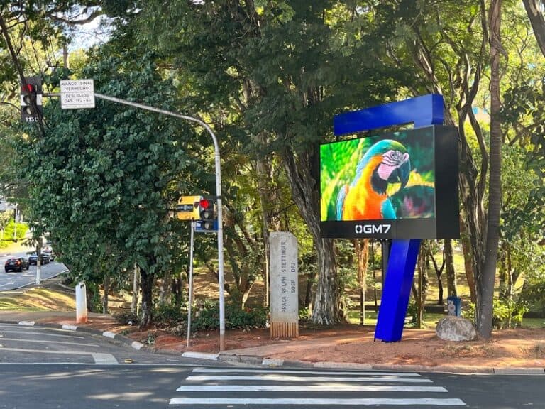 Painéis de LED da GM7 encantam os cruzamentos nobres de Campinas