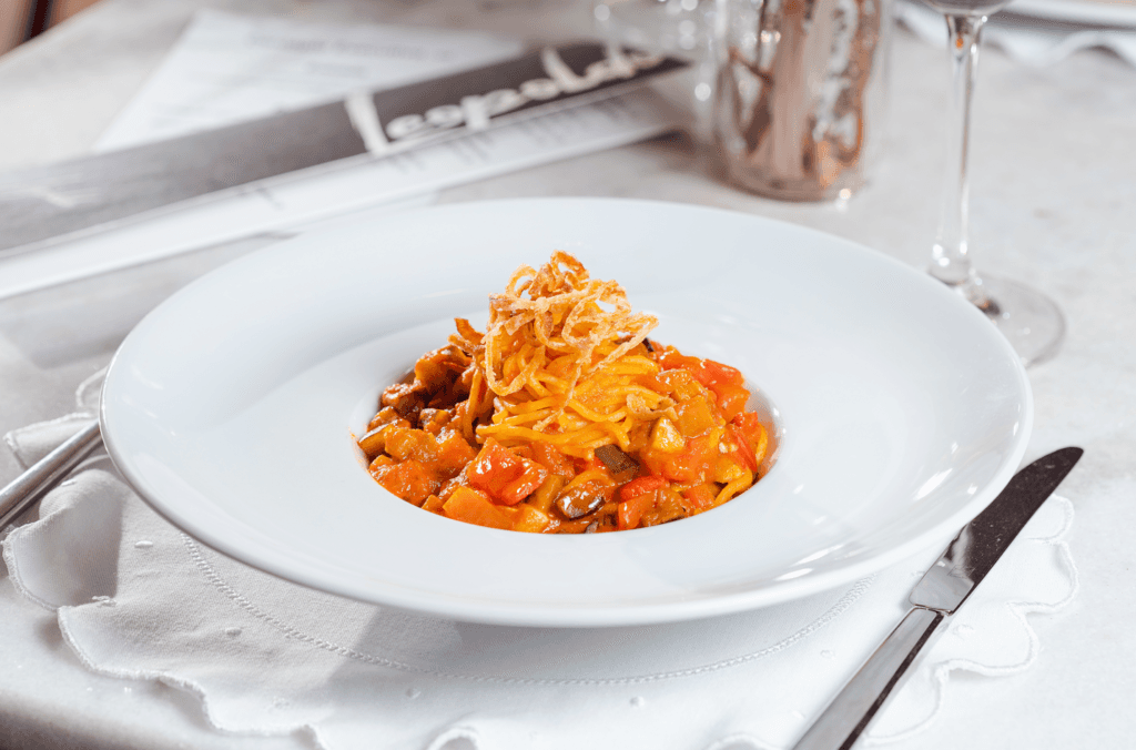 Gastronomia Internacional em ambiente clássico