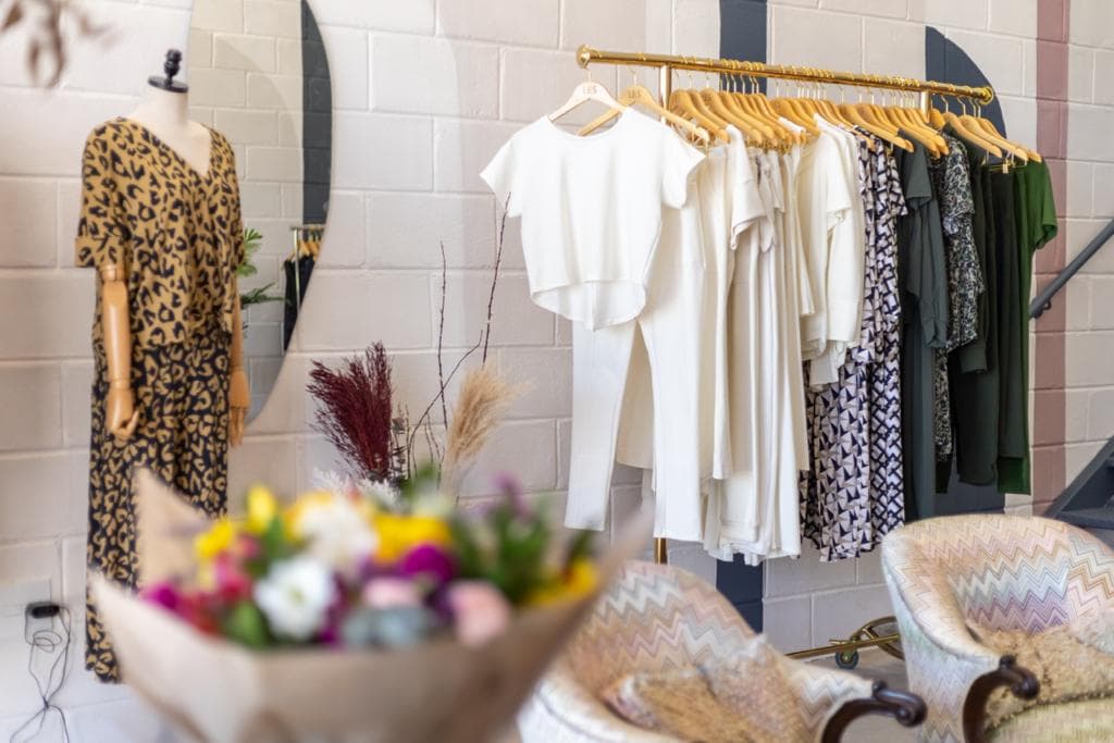 Marca que veste mulheres de forma leve, fácil e sofisticada chega a Campinas