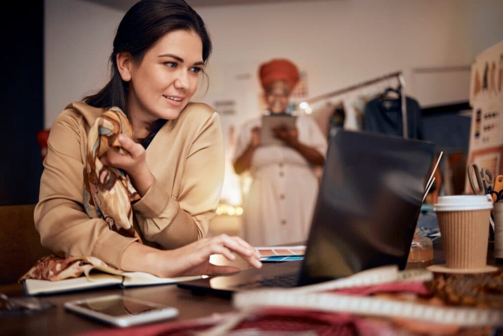 Revolução na Moda: IA e provadores virtuais