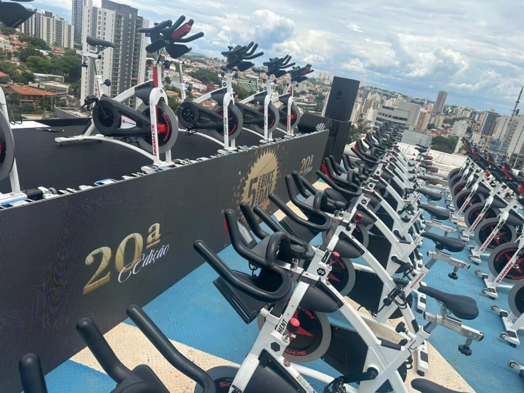 GM7 coloca incrível painel de LED no 5hours Bike Day