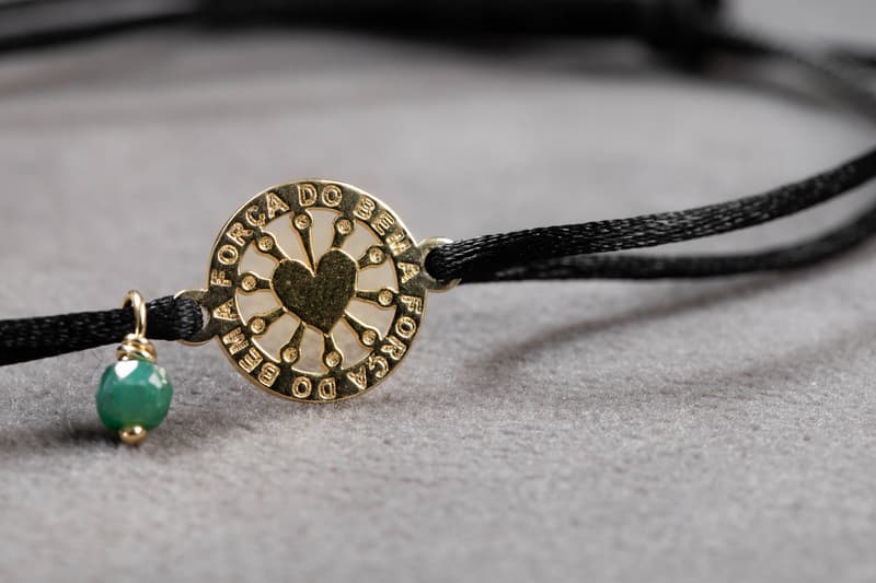 Pulseira simboliza força, amor e solidariedade