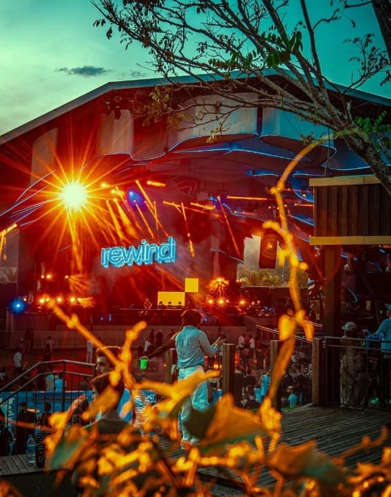 Em ritmo de aniversário, Laroc Club agita o mês de novembro com shows de Alok e festa Elrow